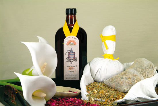 ../data/Kurland/PantaiHerbal_oil.jpg ../data/Kurland/PantaiHerbal_oil.jpg